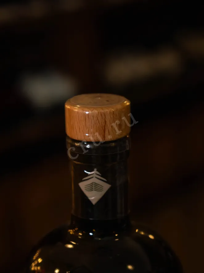 Пробка Needle Black Forest Distilled Dry 0.5 л