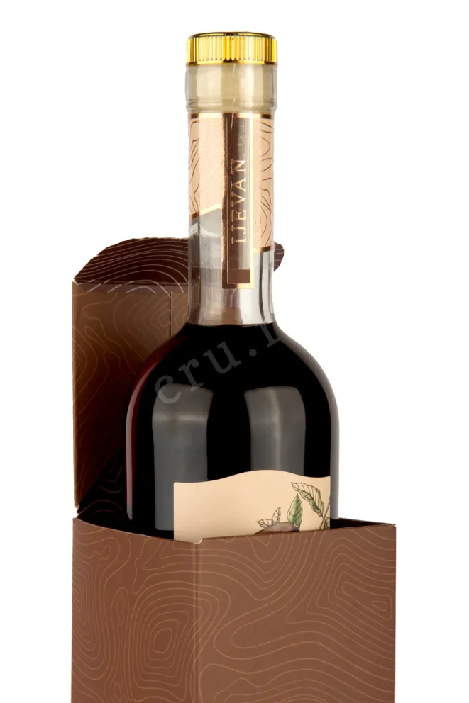 В подарочной коробке Ijevan Coffee 0,5 л