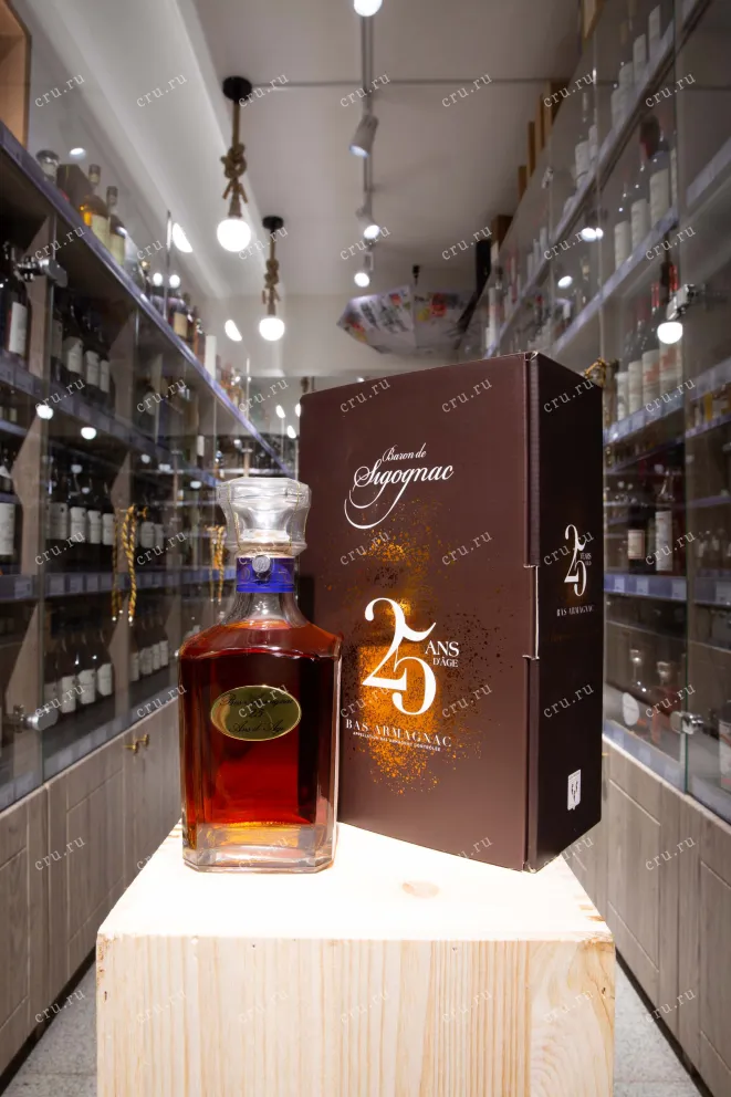 В магазине Крю Профи Baron de Sigognac 25 Аns d'Аge in gift box 0.7 л