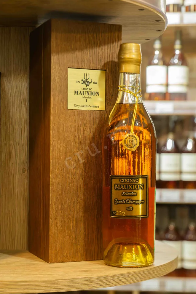 В магазине Крю Профи Mauxion Selection Grande Champagne in wooden box 1988 0.7 л