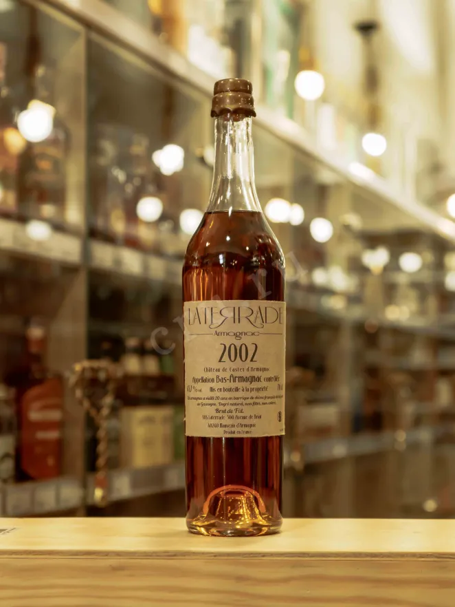 В магазине Крю Профи Laterrade Chateau de Castex Bas-Armagnac in wooden box 2002 0.7 л