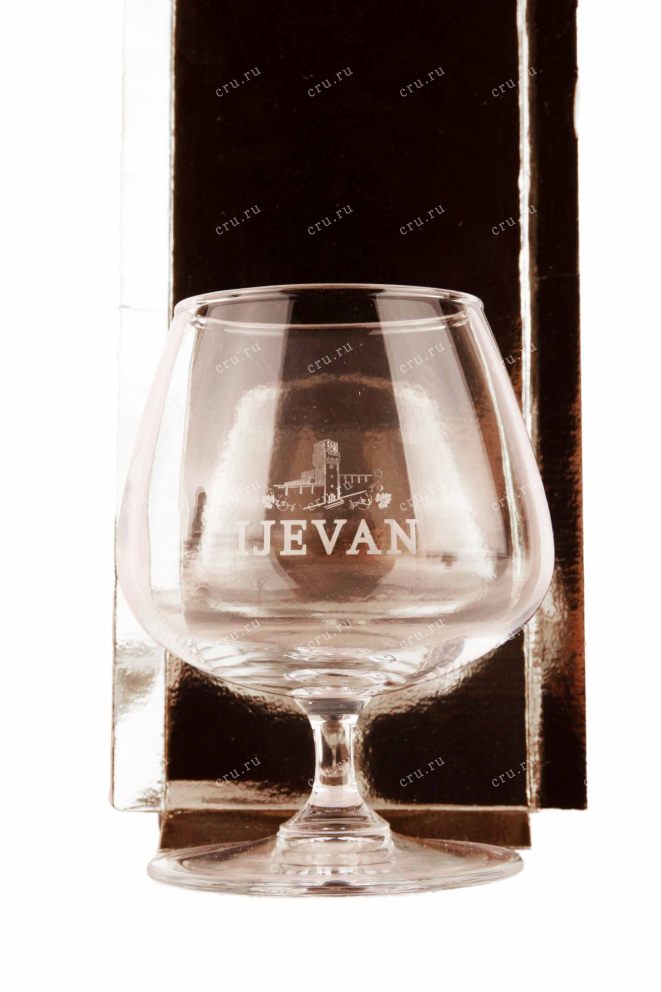Набор с бокалами Old Ijevan 10 years in gift box + 2 glasses 0.5 л