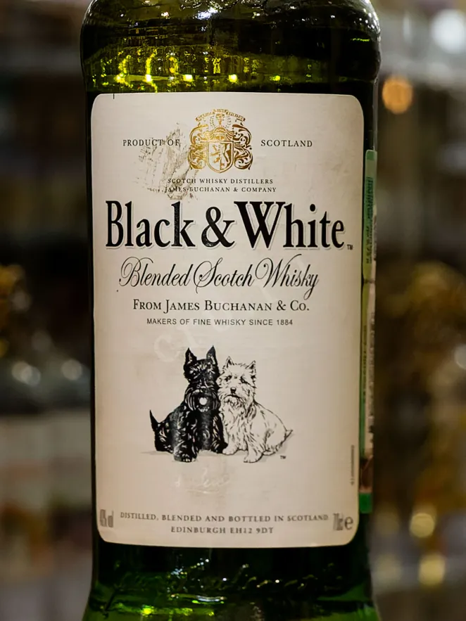 В магазине Крю Профи Black & White 0.7 л