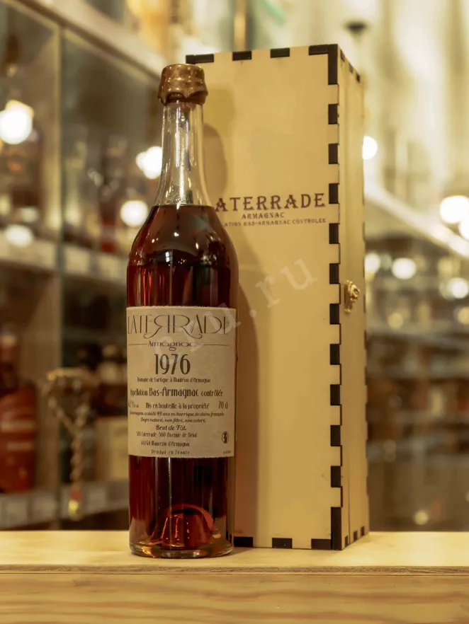 В магазине Крю Профи Laterrade Domaine de Lartigue Bas-Armagnac in wooden box 1976 0.7 л