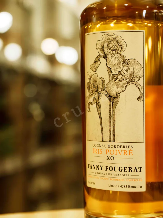 В магазине Крю Профи Fanny Fougerat Iris Poivre XO Borderies in gift box 0.7 л