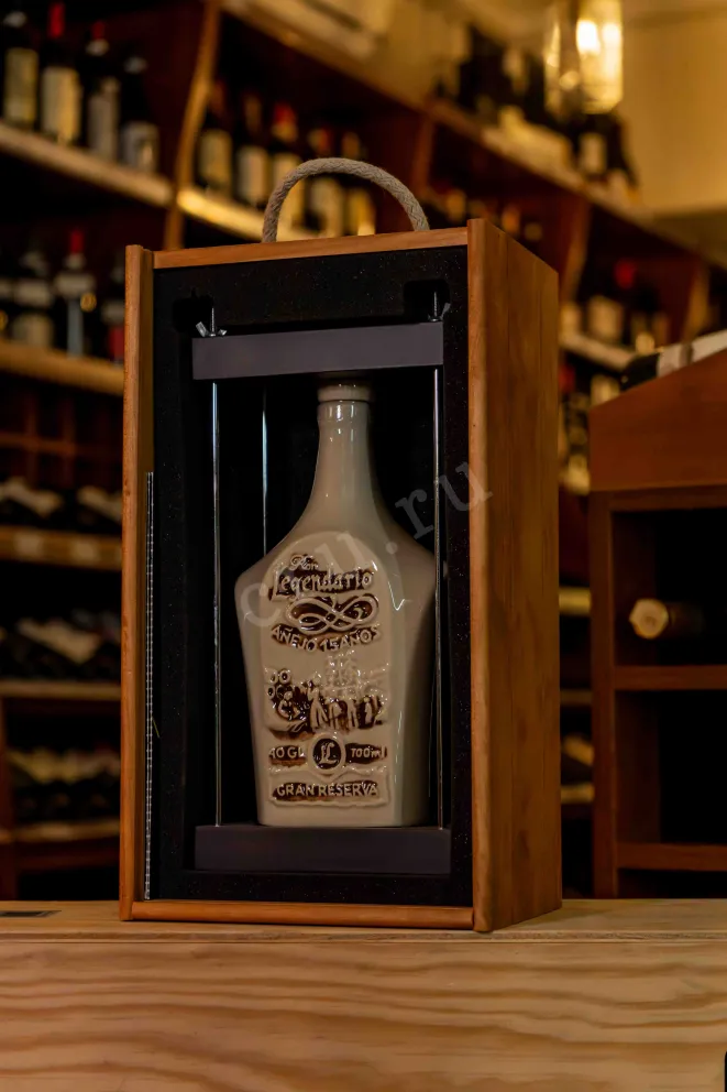 В магазине Крю Профи Legendario Ron Gran Reserva 15 years ceramics in wooden box 0.7 л