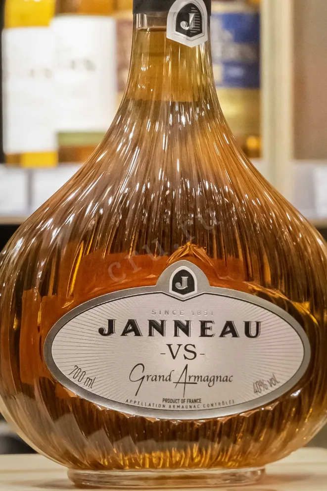 В магазине Крю Профи Janneau VS 0.7 л