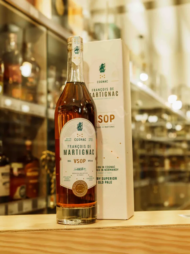 В магазине Крю Профи Francois de Martignac VSOP gift box 0.7 л