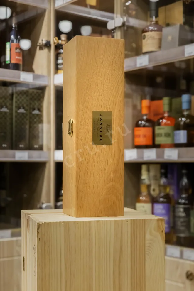 В магазине Крю Профи Janneau Vintage Collection 1973 0.7 л