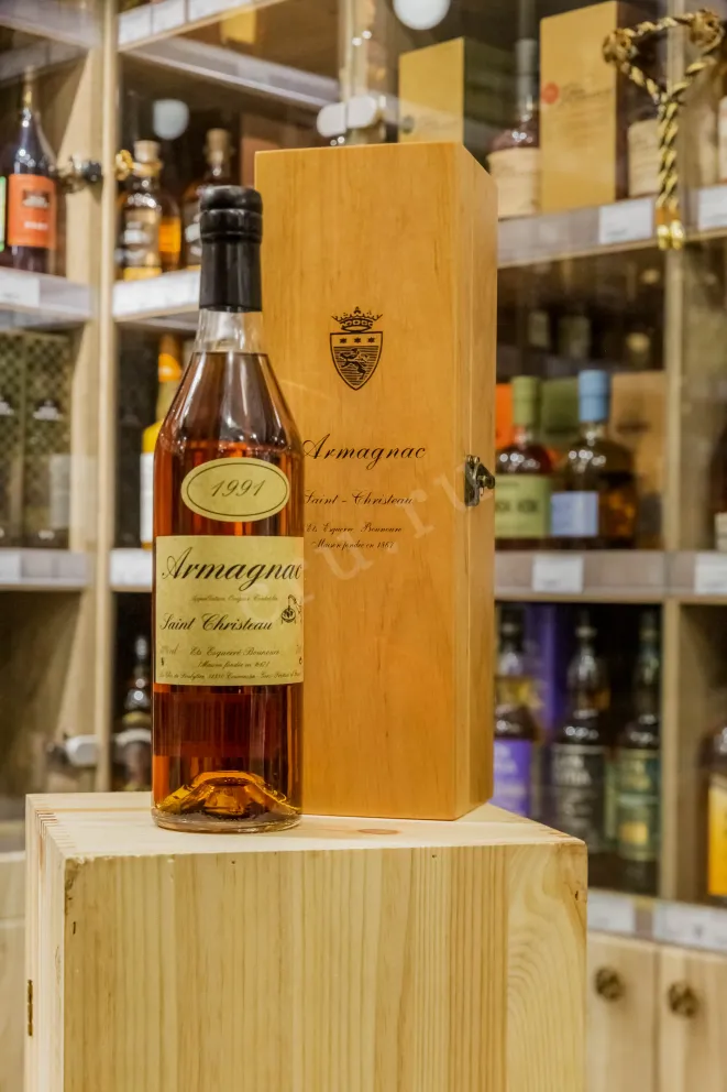 В магазине Крю Профи Saint-Christeau 1991 0.7 л