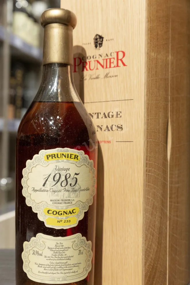 В магазине Крю Профи Prunier Fins Bois Vintage 1985 wooden box 1985 0.7 л