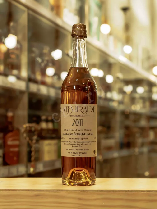 В магазине Крю Профи Laterrade Domaine de Briat Bas-Armagnac in wooden box 2011 0.7 л