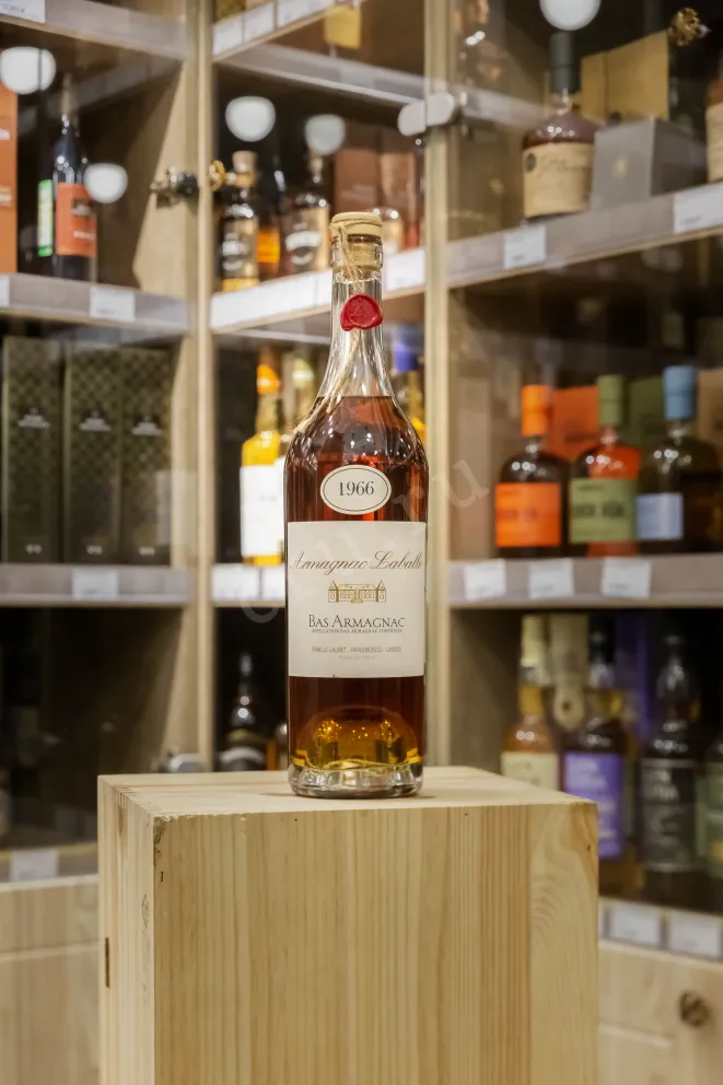 В магазине Крю Профи Laballe 1966 0.7 л