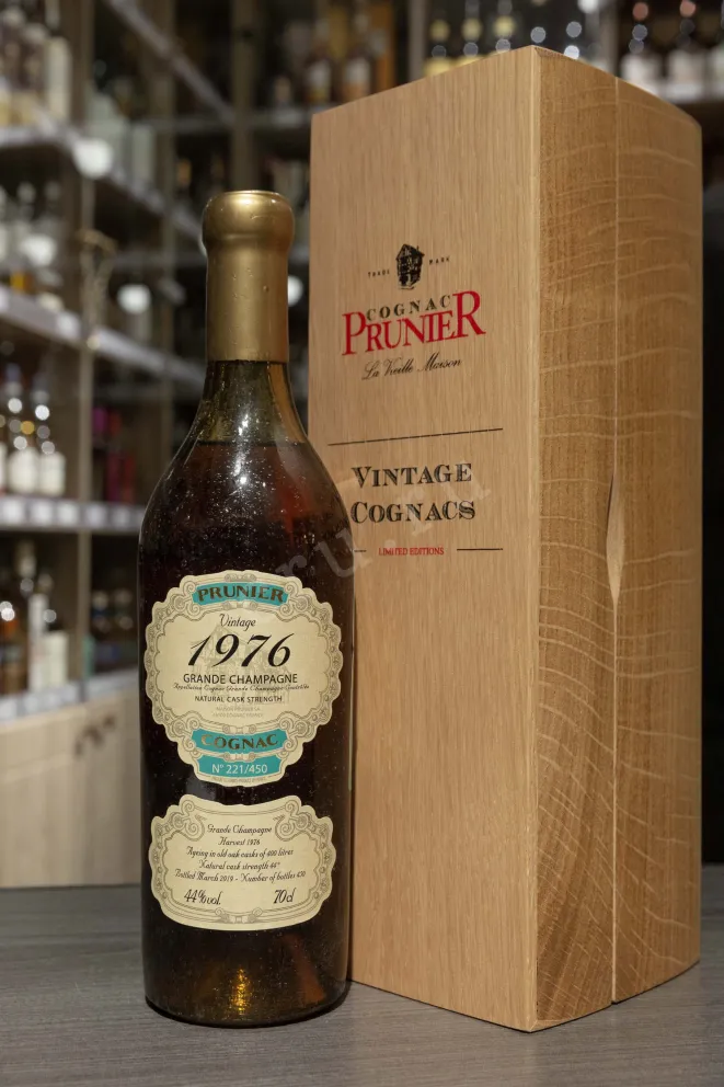 В магазине Крю Профи Prunier Grande Champagne 1976 Vintage wooden box 1976 0.7 л