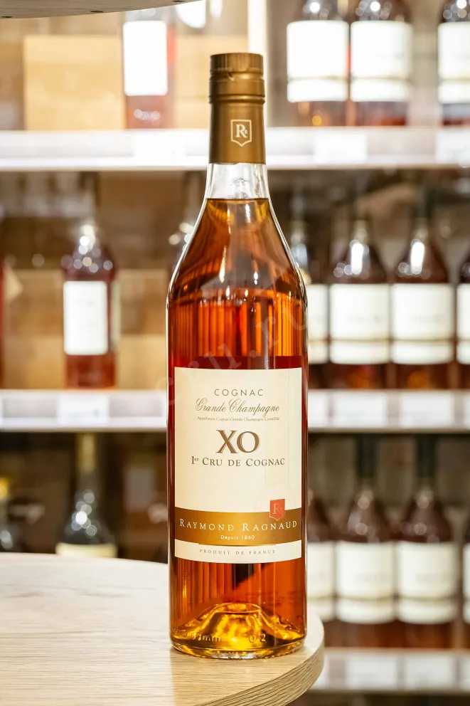 В магазине Крю Профи Raymond Ragnaud XO Grand Champagne 1er Cru De Cognac in gift box 0.7 л