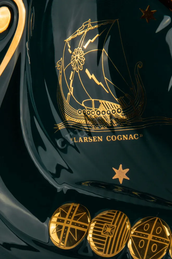 Этикетка Larsen Cognac Viking Ship Ocean Green 0.7 л