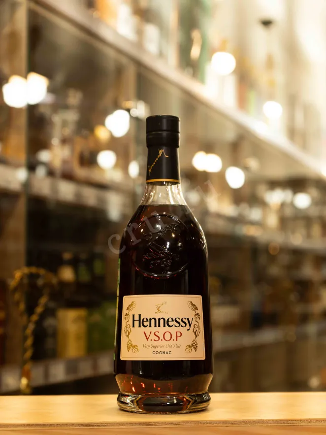 В магазине Крю Профи Hennessy VSOP 0.7 л