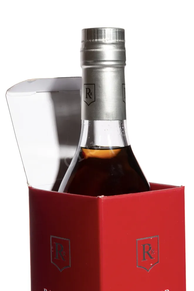 В подарочной коробке Raymond Ragnaud Tres Vielle Reserve Grand Champagne 1er Cru De Cognac in gift box 0.5 л
