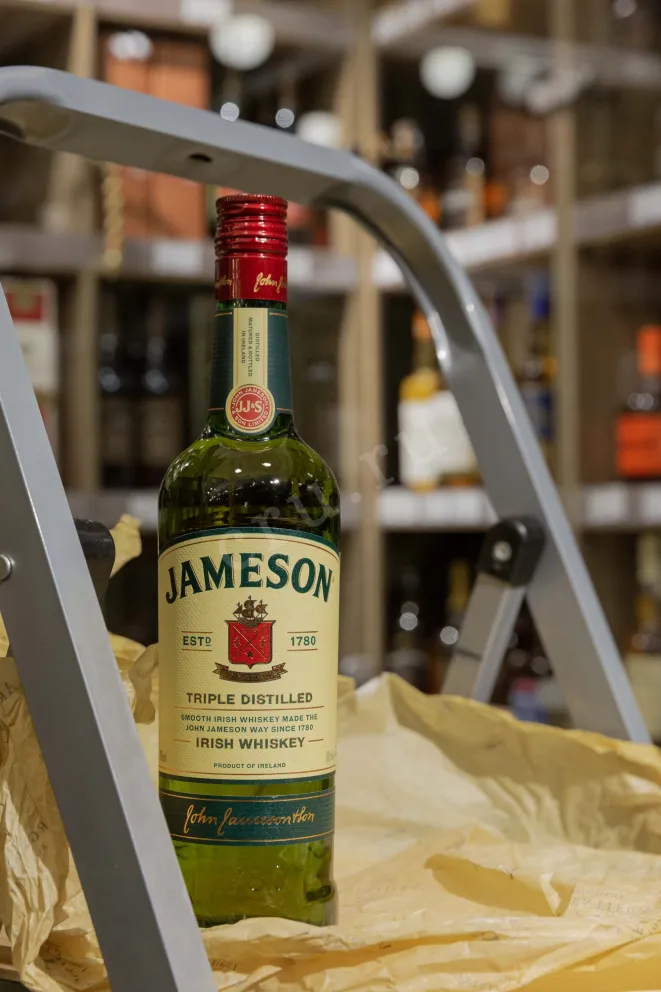 В магазине Крю Профи Jameson 0.7 л