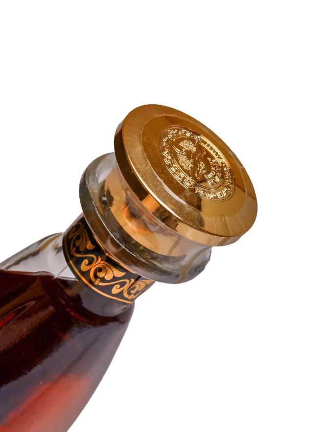 Пробка Ginevan Gold Collection 999.9 9 year in gift box 0.7 л