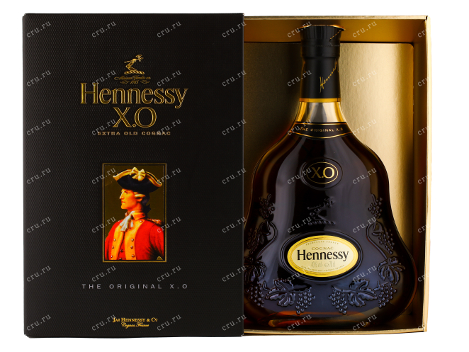 В подарочной коробке Hennessy XO 0.7 л