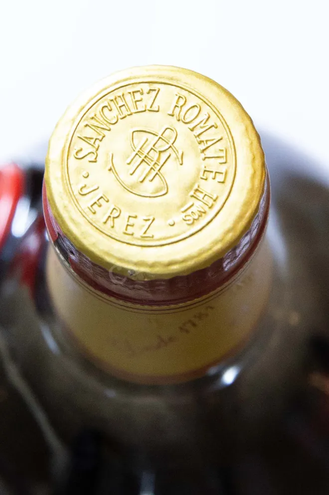 Пробка Sanchez Romate Cardenal Mendoza Carta Real Solera Gran Reserva gift box + glass 0.7 л