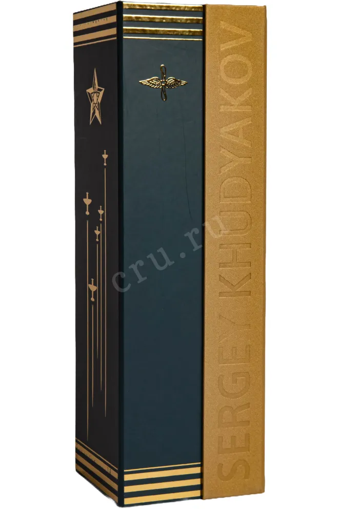 Подарочная коробка Marshal S.A. Khudyakov Collector's 2005 0.7 л