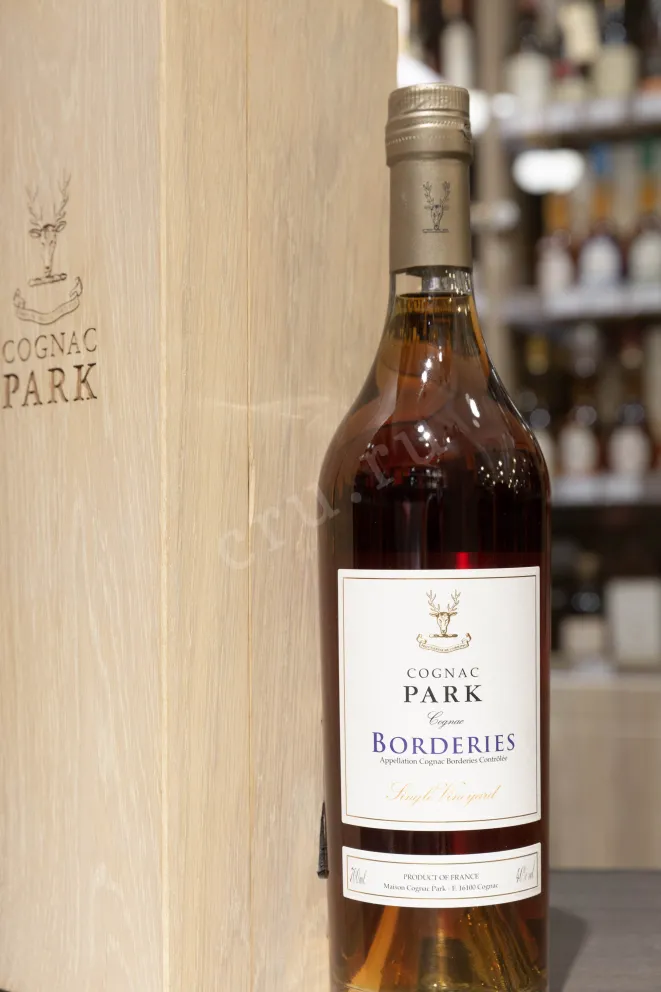 В магазине Крю Профи Park Borderies Single Vineyard in wooden box 0.7 л