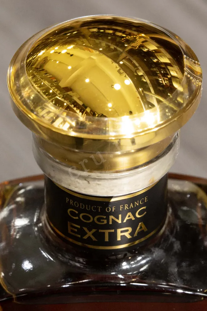 Пробка Pierre de Segonzac Extra Tres Vieille Reserve in gift box 0.7 л