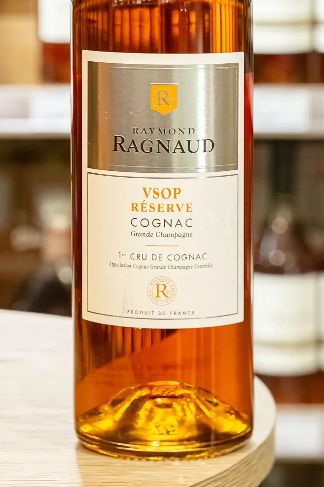 В магазине Крю Профи Raymond Ragnaud VSOP Reserve Grand Champagne 1er Cru De Cognac in gift box 0.7 л