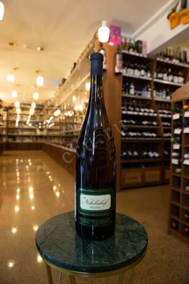 В магазине Крю Профи Nikolaihof Wachau Vinothek Fass Severin Riesling in wooden box 1997 1.5 л