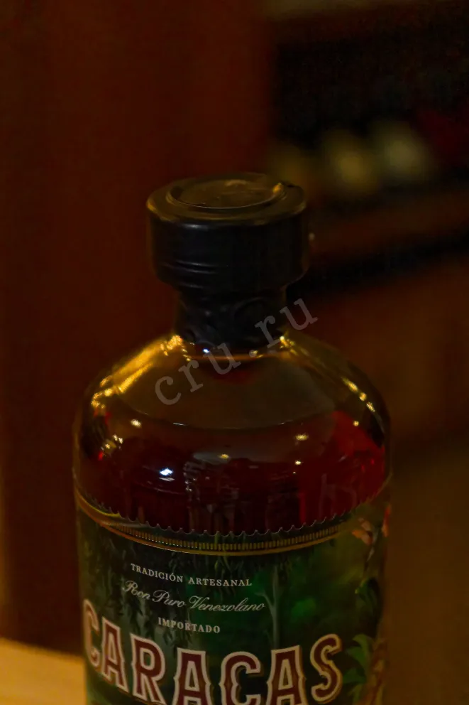 Пробка Caracas Club Anejo 8 years 0.7 л