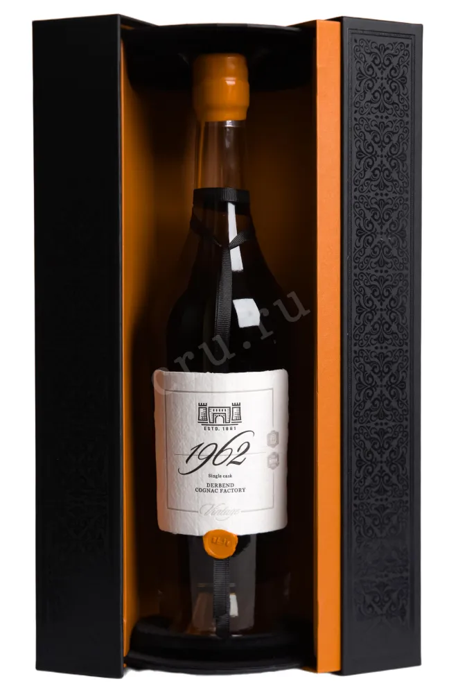 В подарочной коробке Derbend Vintage in gift box 1962 0.7 л