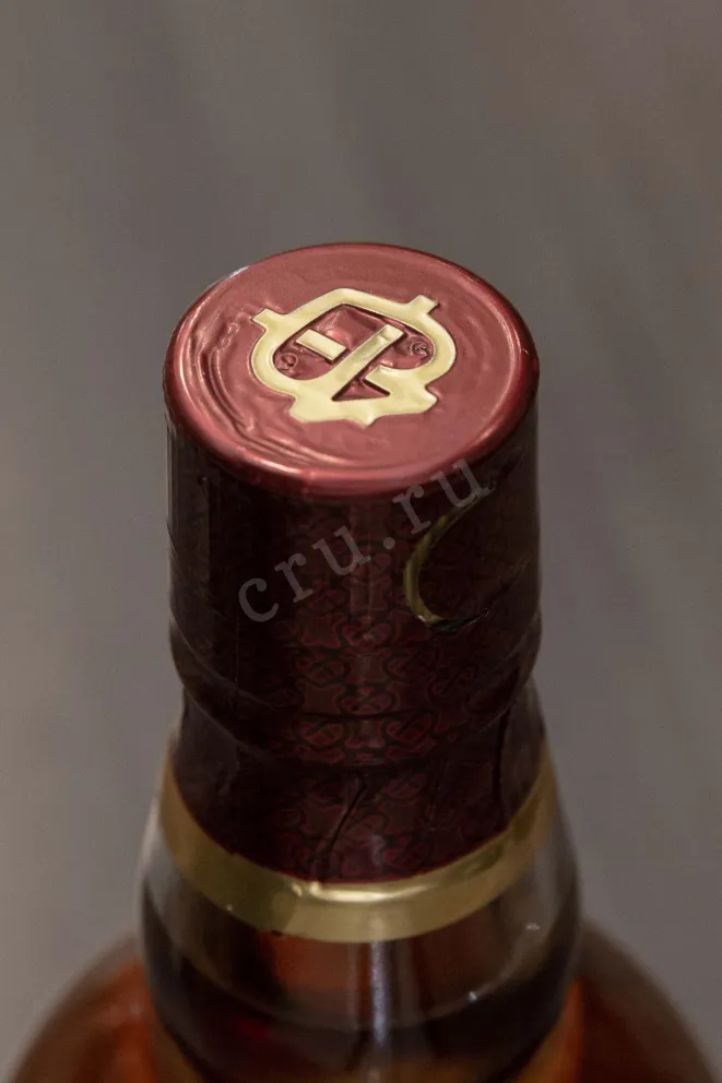 Пробка Chivas Regal Extra in a gift box 0.7 л