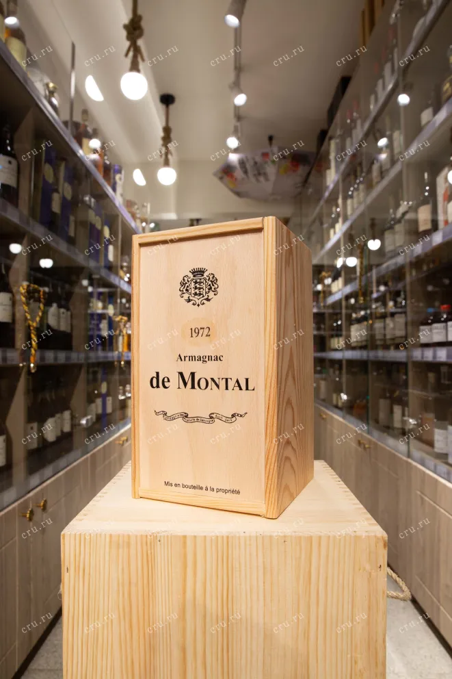 В магазине Крю Профи De  Montal 1972 0.7 л