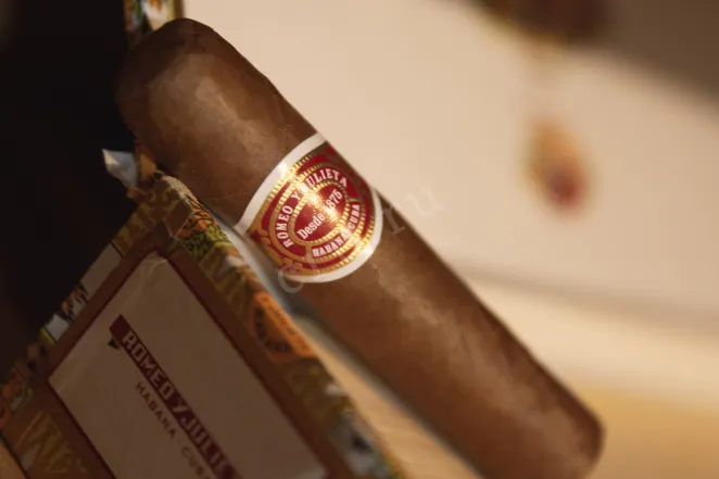 В магазине Крю Профи Romeo y Julieta Petit Royales 25