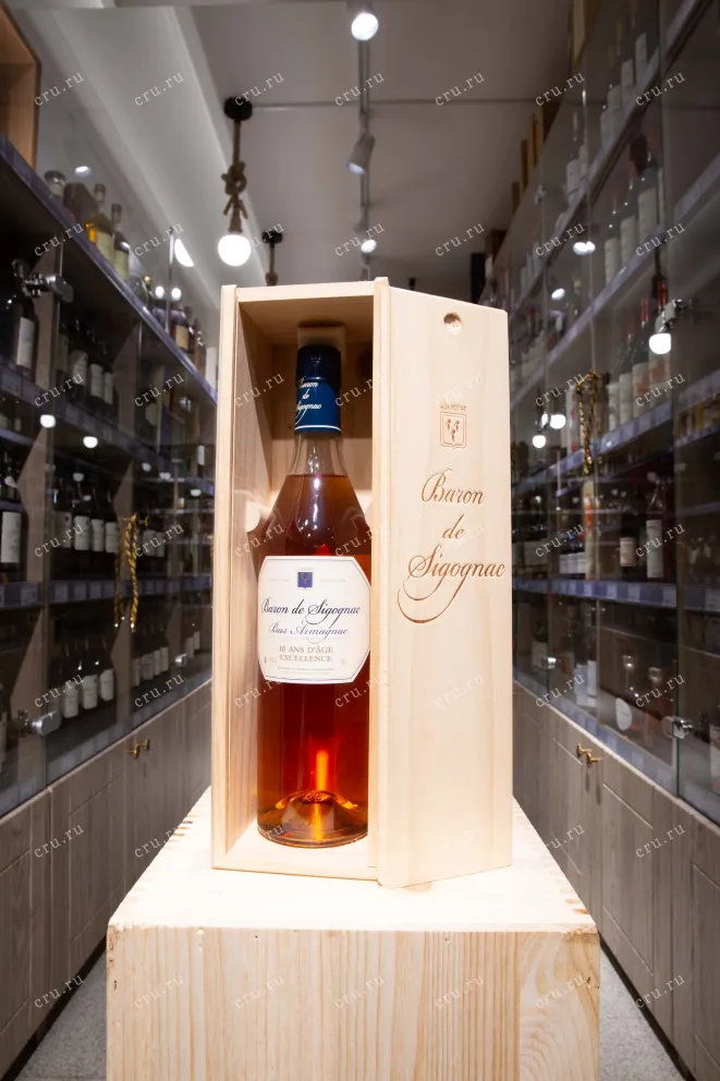В магазине Крю Профи Baron de Sigognac 10 ans d'age wooden box 0.7 л