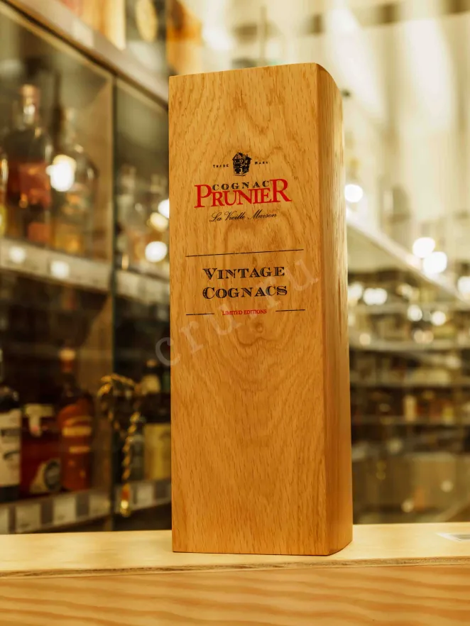 В магазине Крю Профи Prunier Vintage 1994 Borderies AOC in wooden box 1994 0.7 л