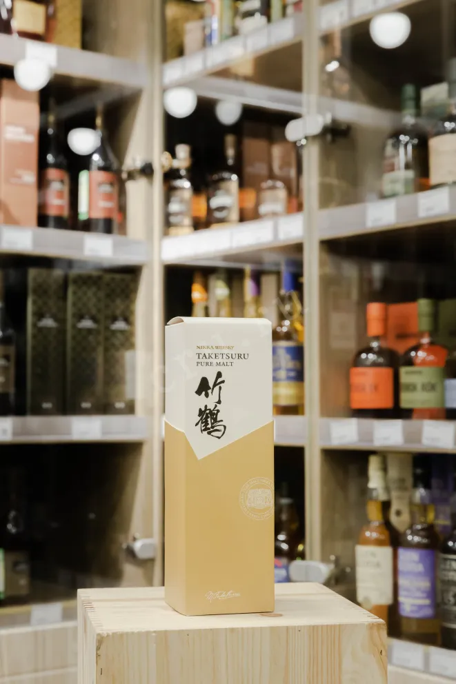 В магазине Крю Профи Nikka Taketsuru Pure Malt gift box 0.7 л
