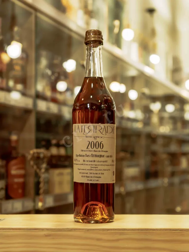 В магазине Крю Профи Laterrade Chateau de Briat Bas-Armagnac in wooden box 2006 0.7 л