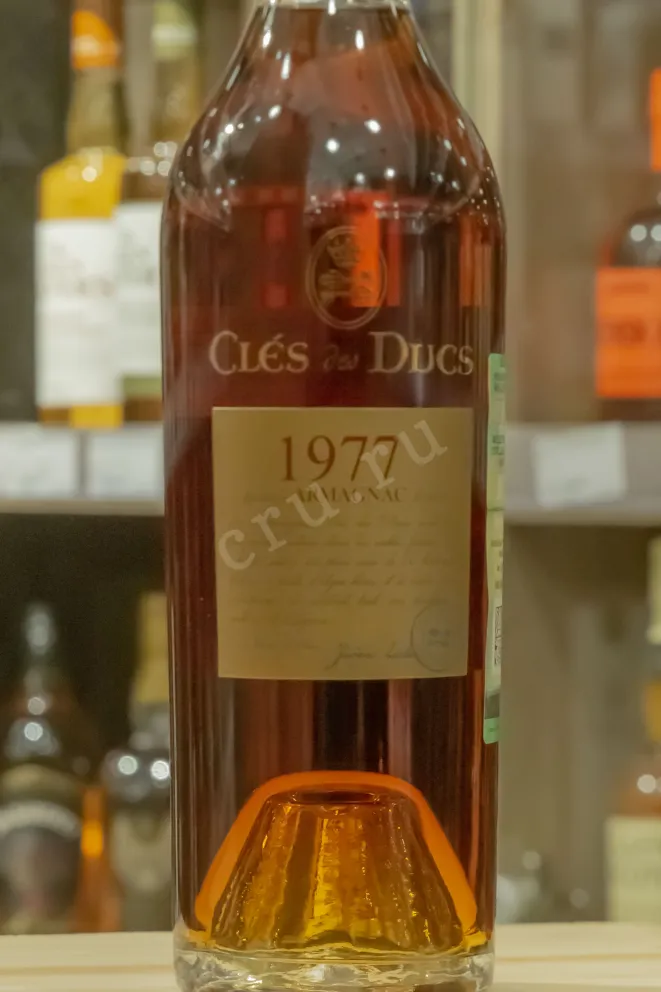 В магазине Крю Профи Cles des Ducs 1977 0.7 л
