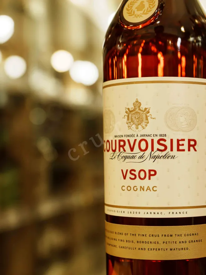 В магазине Крю Профи Courvoisier VSOP 0.7 л