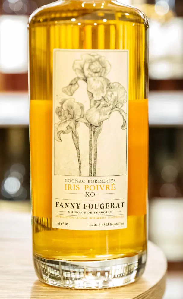 В магазине Крю Профи Fanny Fougerat Iris Poivre XO Borderies in gift box 0.7 л
