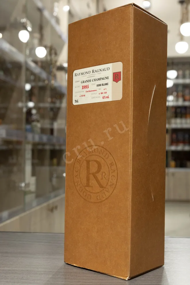 В магазине Крю Профи Raymond Ragnaud Millesime Grande Champagne in gift box 1995 0.7 л