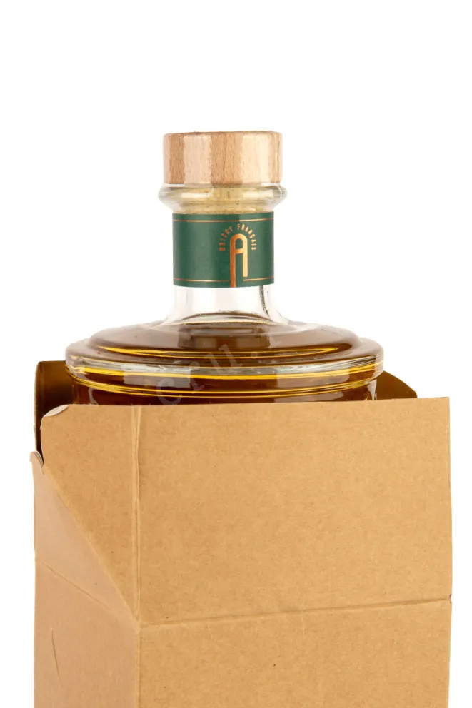 В подарочной коробке Arlett Tourbe 0,7 л