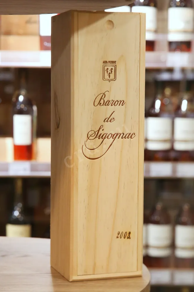 В магазине Крю Профи Baron de Sigognac wooden box 2003 0.7 л