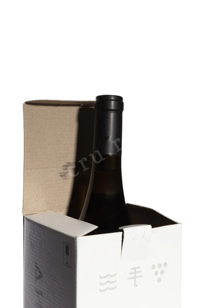 В подарочной коробке Usadba Divnomorskoe East Hill gift box 2022 1.5 л