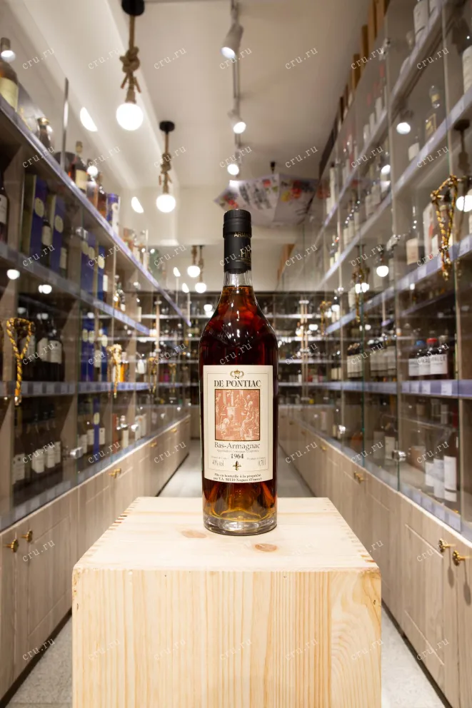 В магазине Крю Профи Bas-Armagnac De Pontiac wooden box 1964 0.7 л