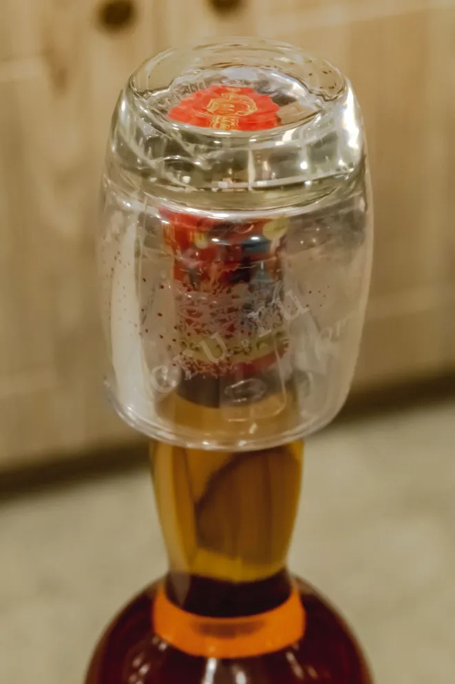 Пробка Pere Magloire Calvados VSOP gift box with glass 0.7 л