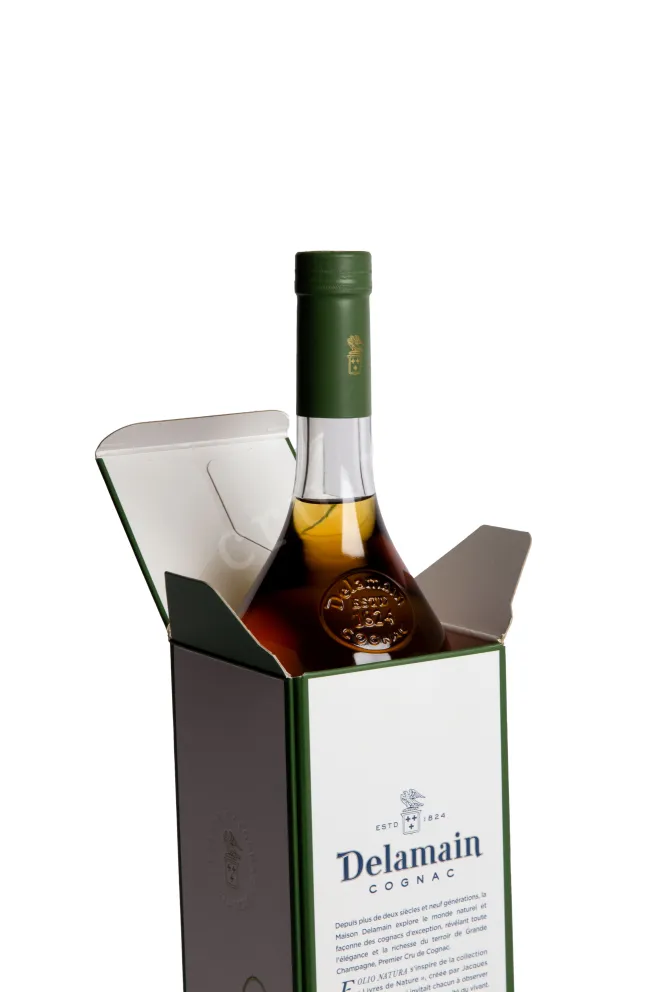 В подарочной коробке Delamain Folio Natura in gift box 0.7 л